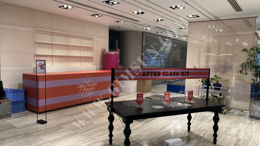 Window production, display props, window props, window display, window props production