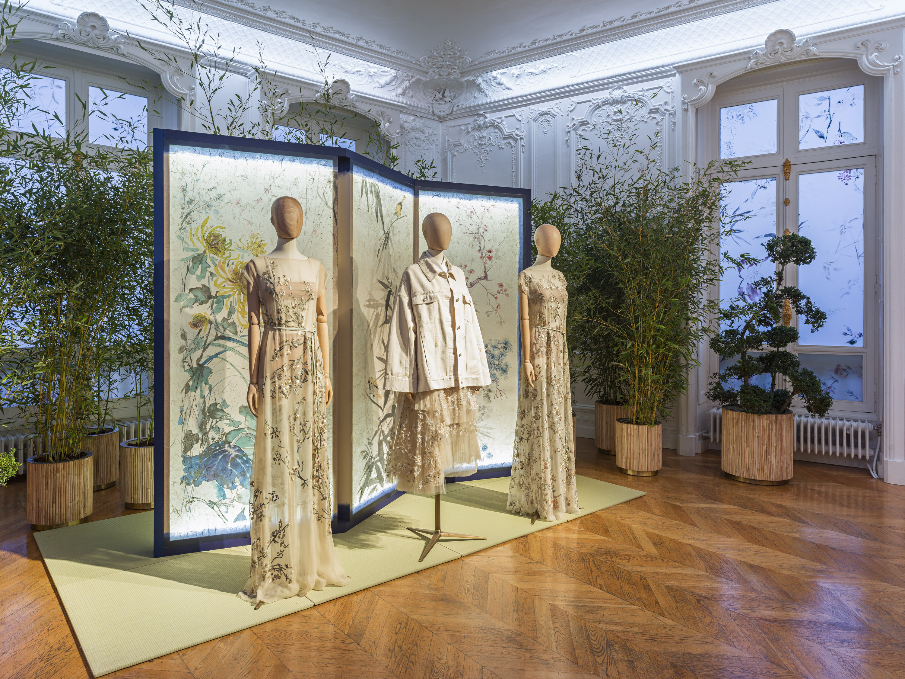 window display, store props, display props, show window design, retail window display