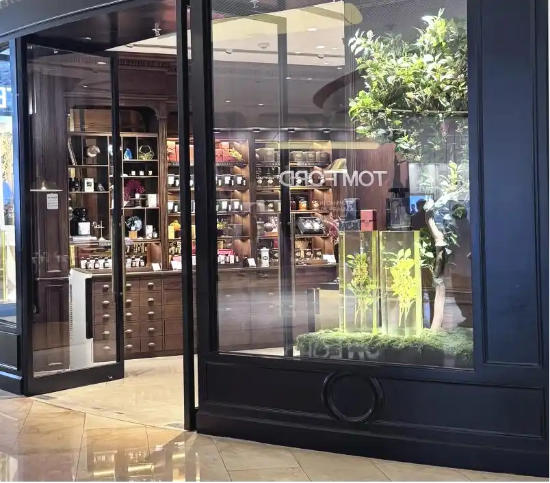 零售橱窗展示,店铺橱窗陈列