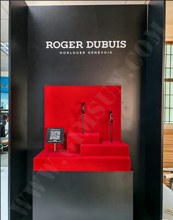 澳门奢雅钟表品牌橱窗定制