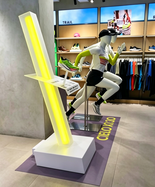 store luminous display props
