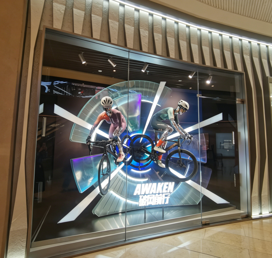 DESCENTE Spring/Summer retail window display props